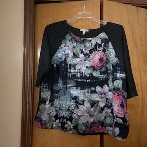 1X grey and multi colored flower top